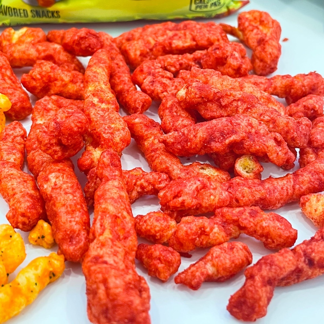 Cheetos Flaming Hot Crunchy Кранчи Читос.