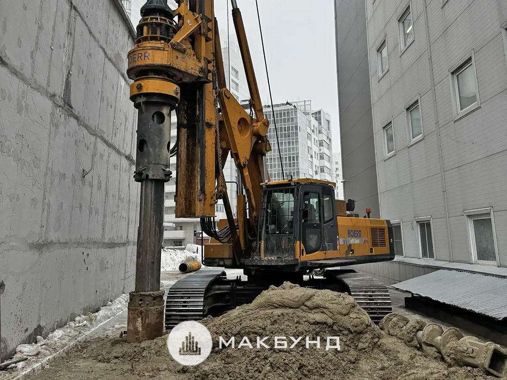 Существующая подпорная стенка у магазина «Спортмастер»