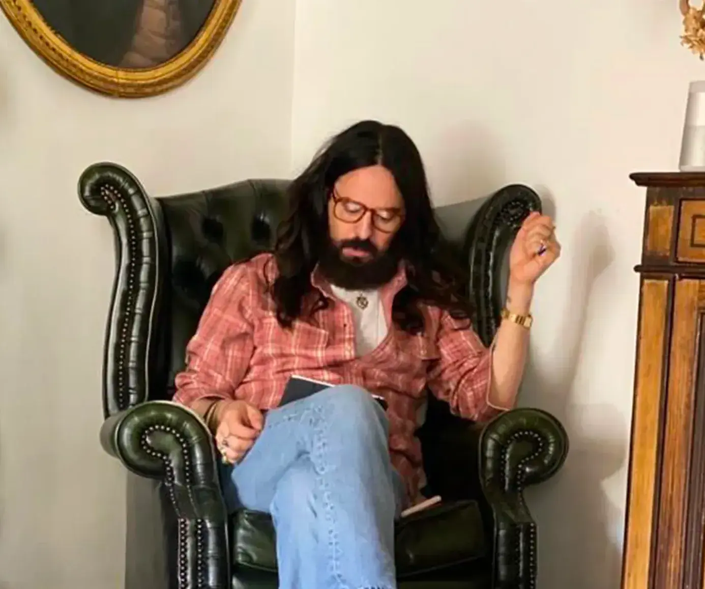 Intimate and sincere, Creative Director Alessandro Michele shares with the Gucci Community pages from his personal diary written in his Roman home during the past few months and he announces a new beginning.