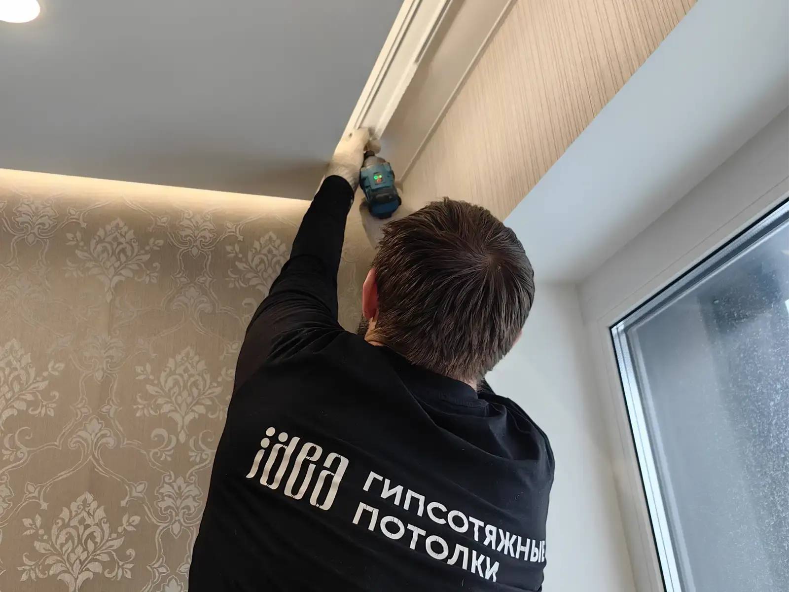 Оформление окна шторами в интерьере