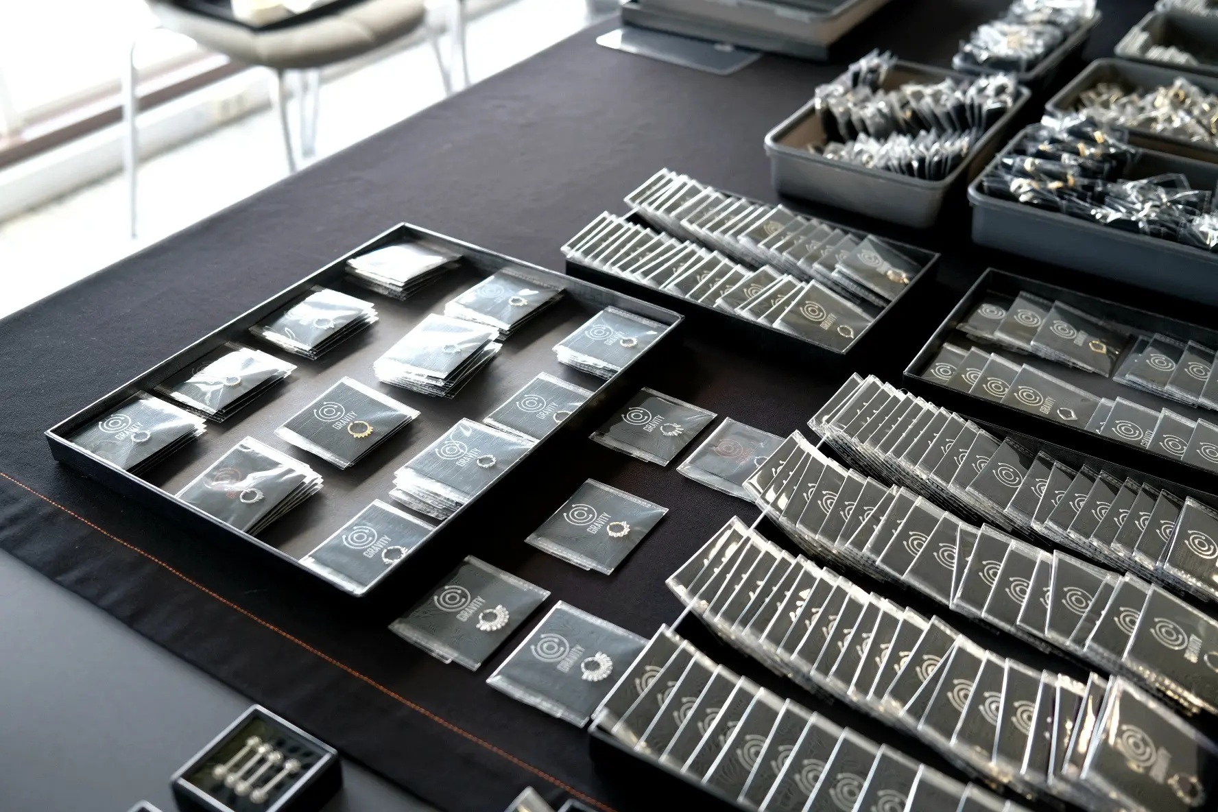 Gravity — экспозиция с украшениями на ТСП