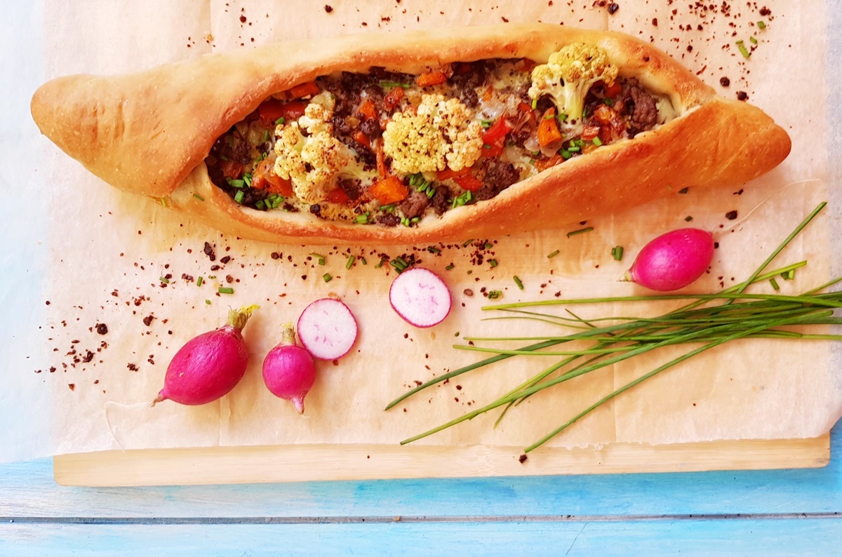 Как приготовить лодочки Пиде: лучший рецепт турецких бутербродов