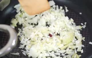 Приготовление щей из свежей капусты с болгарским перцем: шаг 2