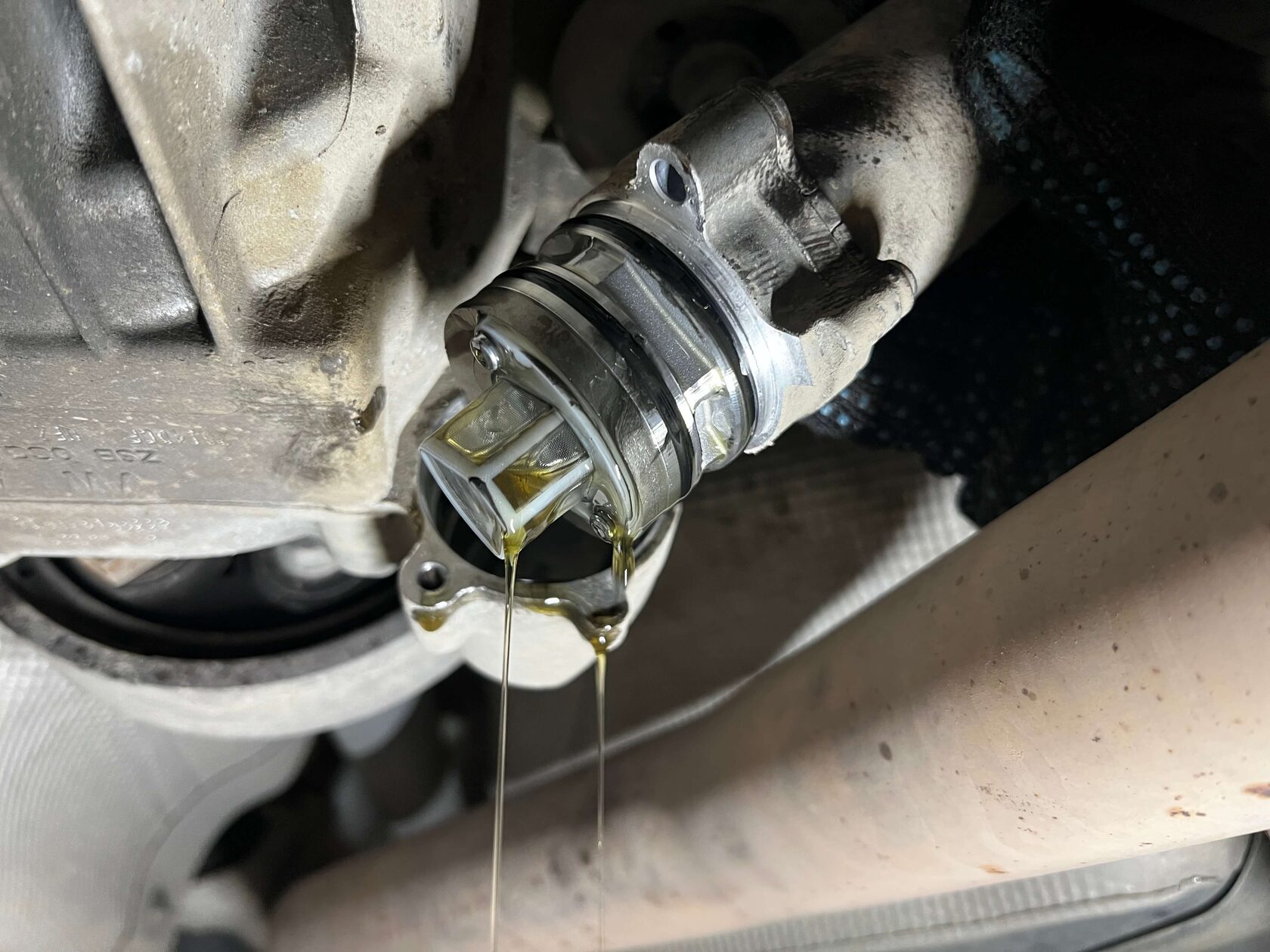 Демонтаж насоса муфты Haldex для профилактики