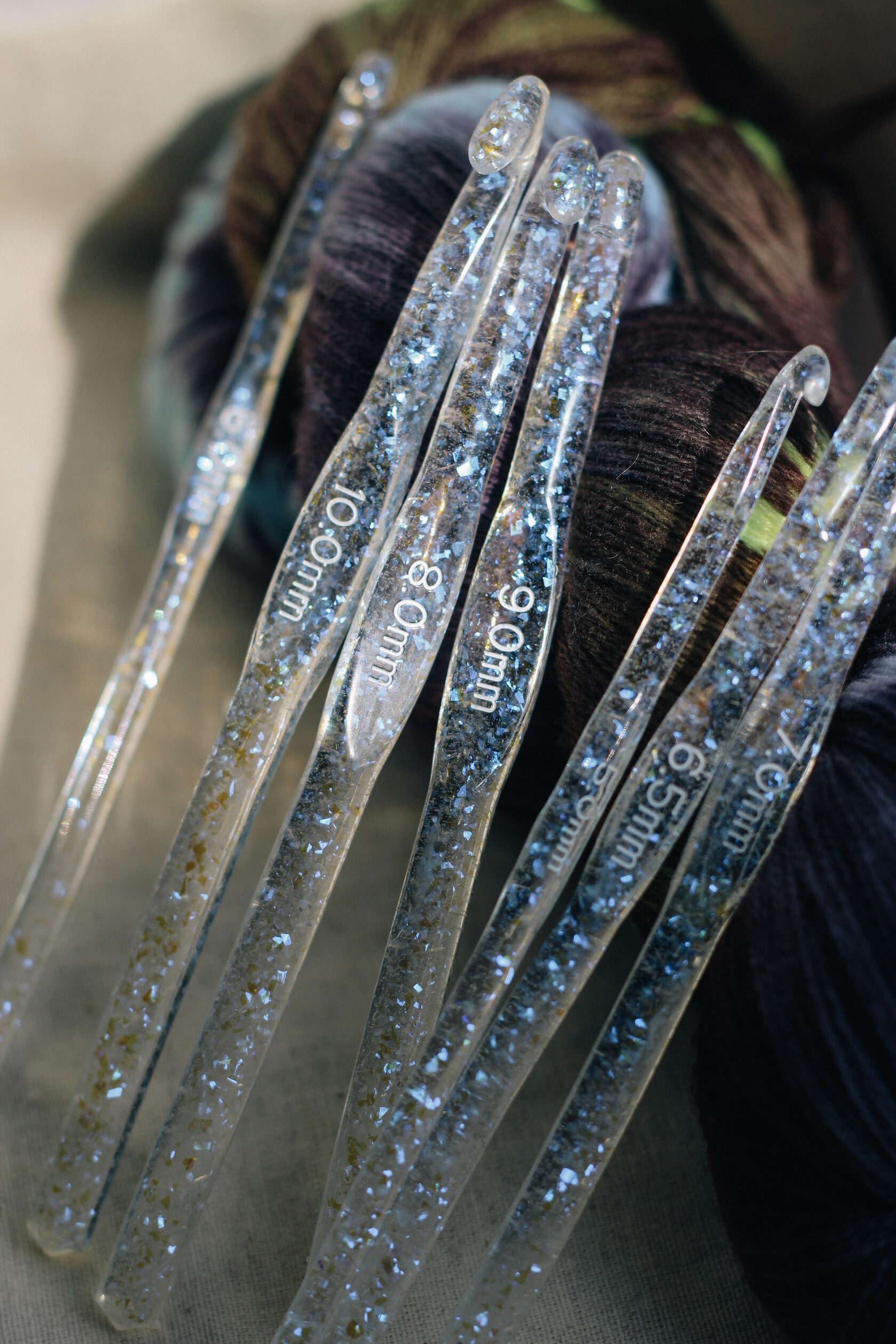 Крючки для вязания из эпоксидной смолы блестящие