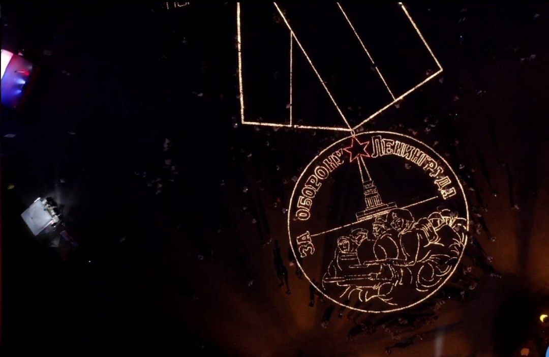 Единая россия и волонтёры победы провели акции огненные картины войны и свеча памяти в москве