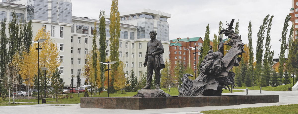 Памятник мустаю кариму. Памятник мустаю кариму в уфе. Памятник мустаю кариму. Памятник мустаю кариму в уфе. Памятник мустаю кариму.