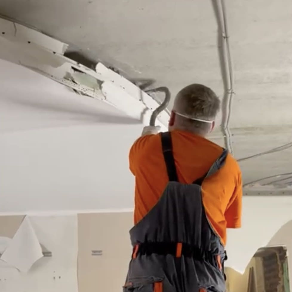 демонтаж потолка в Омске