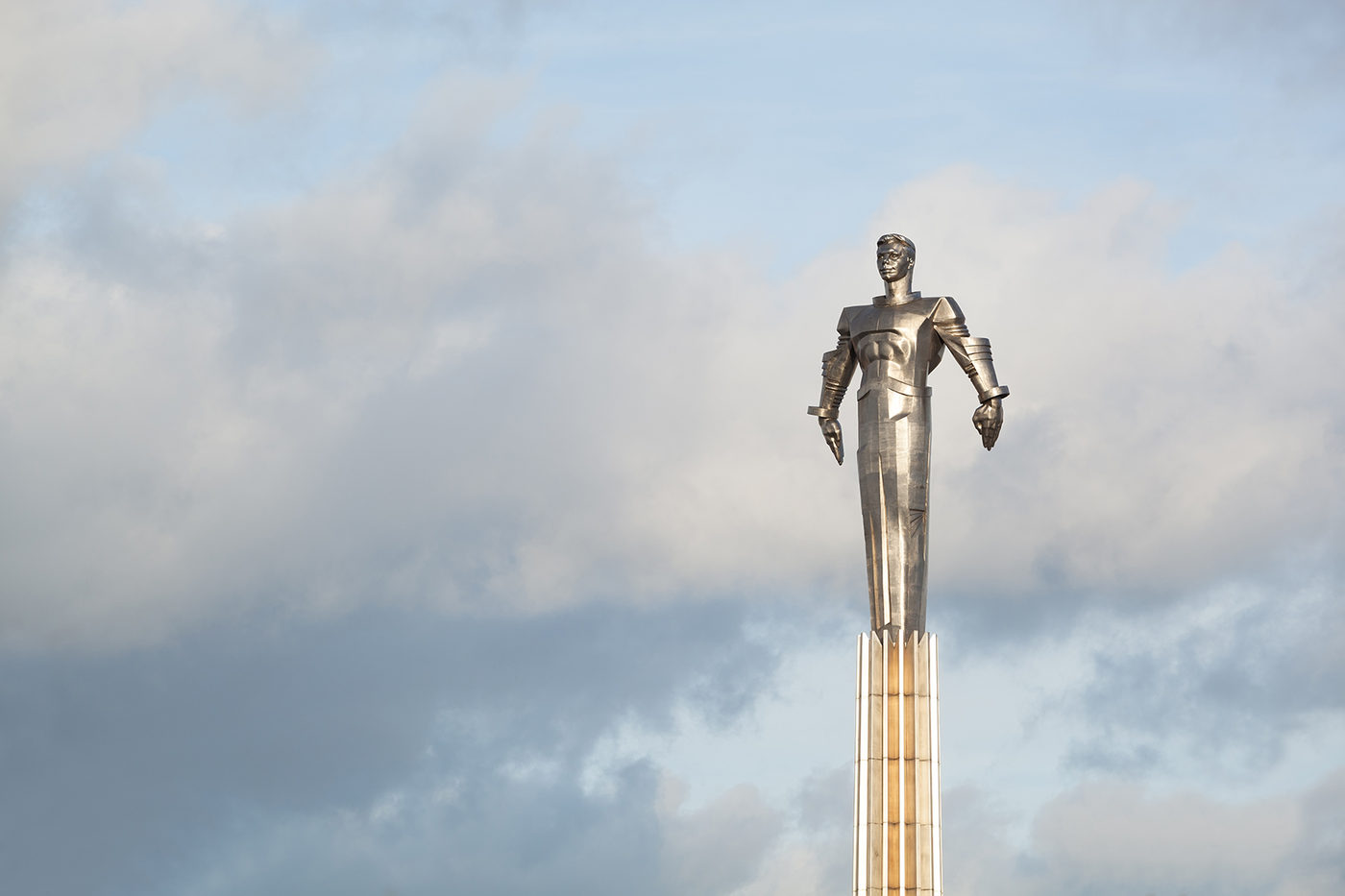 памятники москвы гагарин