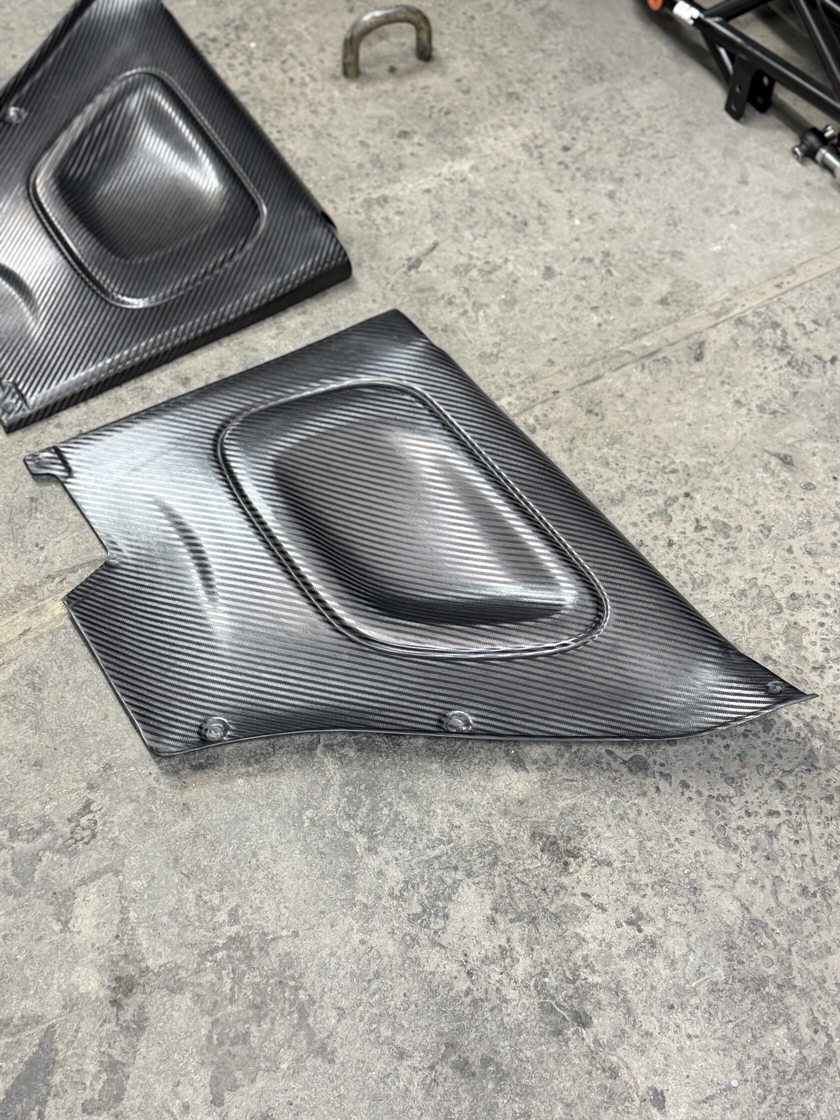 ANTONENKO555 - CARBON REAR SIDE TRIM