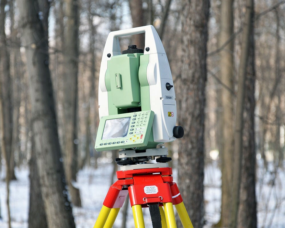 Геодезические приборы. Тахеометр Trimble s62. Тахеометр Topcon DS-201i. Leica tps800. Тахеометр Leica s05.