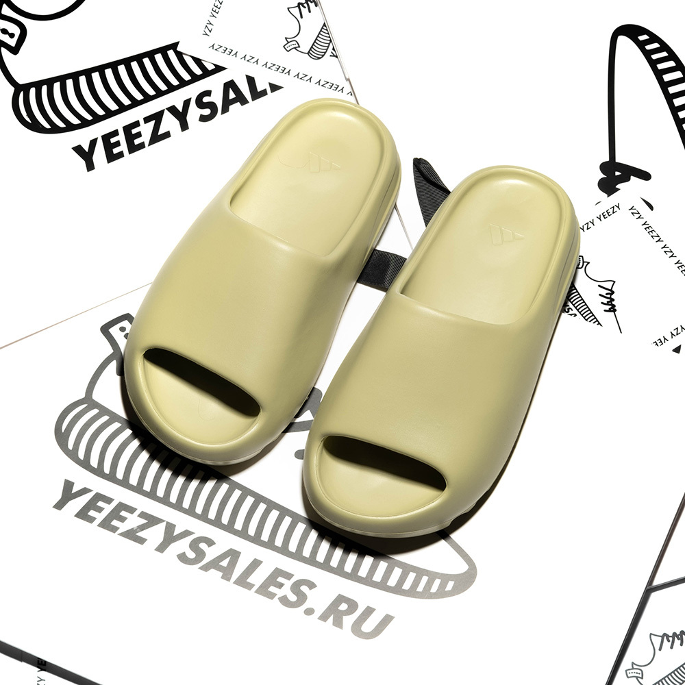 Yeezy slide фото на ноге