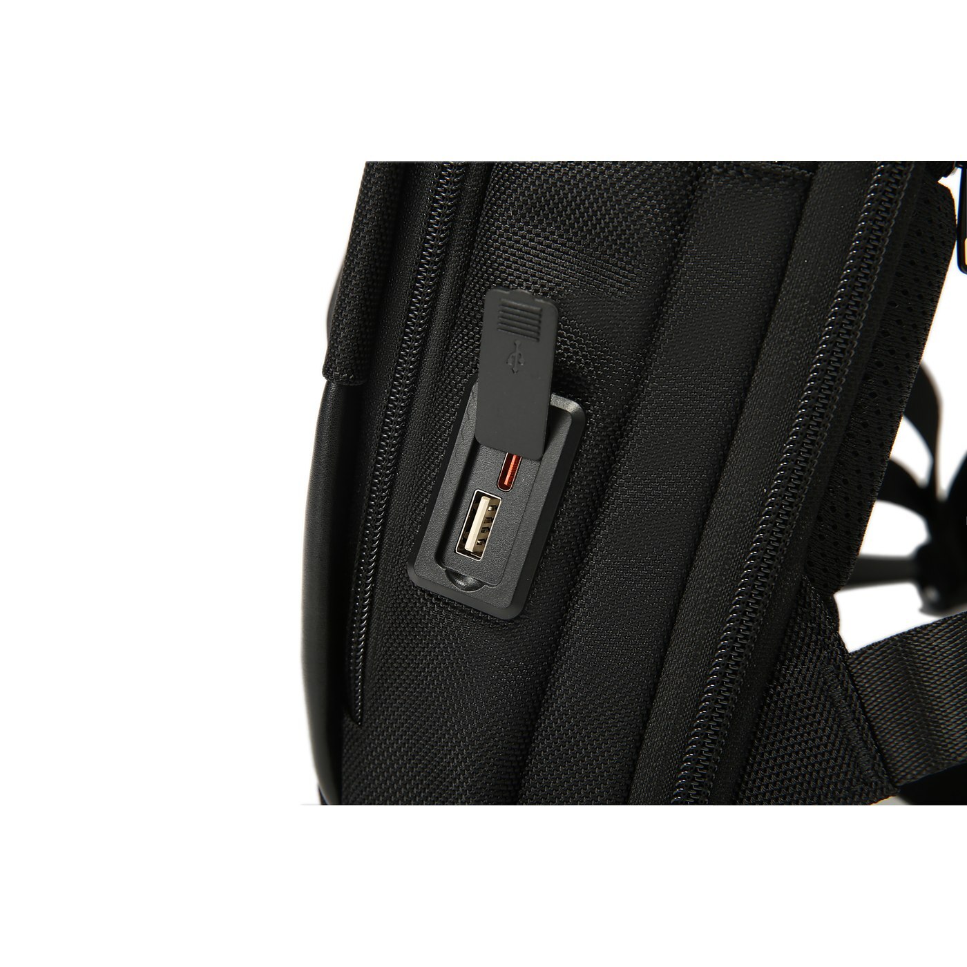Внешние USB Type-A и Type-C под крышкой на VIAGGIO 43311