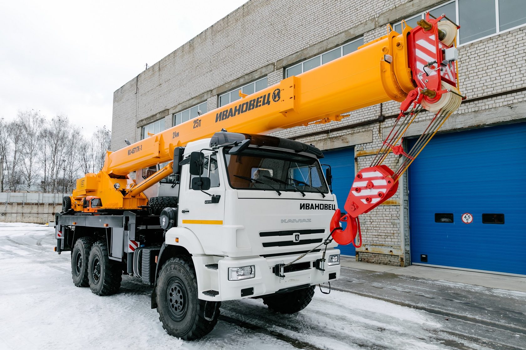 Автокран новый. Автокраны Ивановец ИМЗ. Ивановец на шасси КАМАЗ. Ивановский машиностроительный завод автокран. Завод автокранов Ивановец.