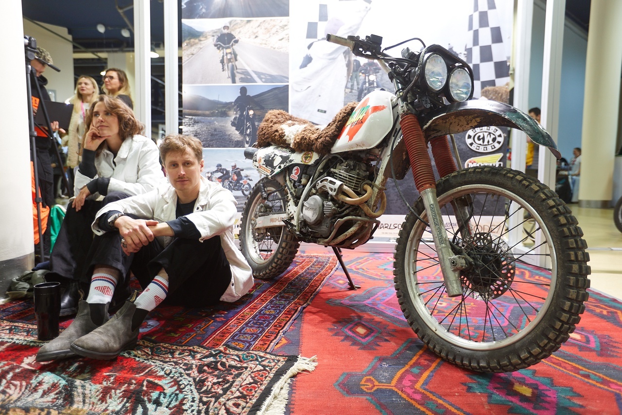 Мотоциклы и путешественники на выставке «Поехали»