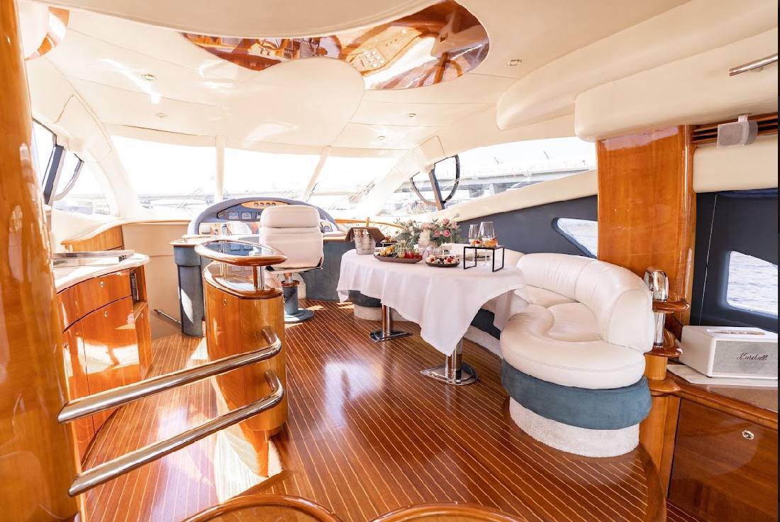 Яхта Azimut 55 — фото 3 для аренды в СПб