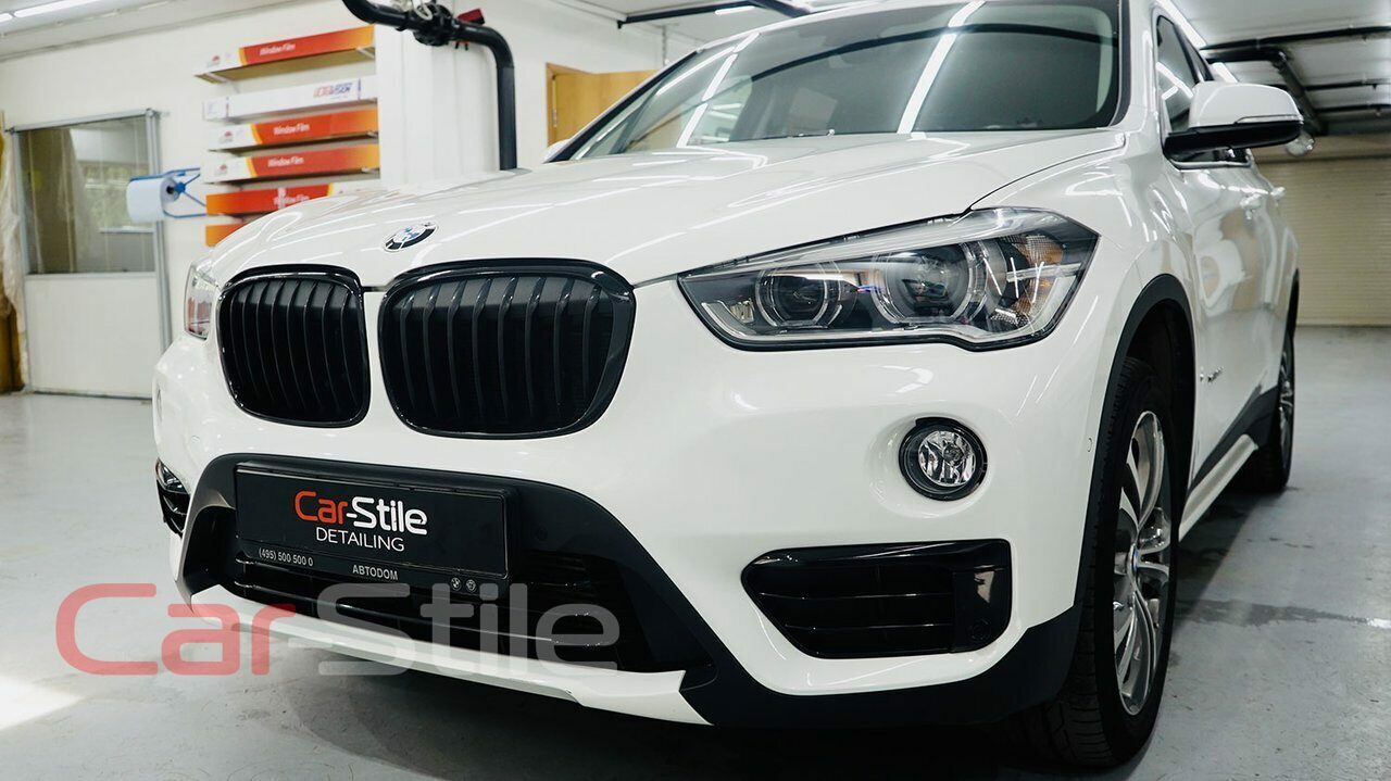 Оклейка ноздрей BMW X1 черным винилом