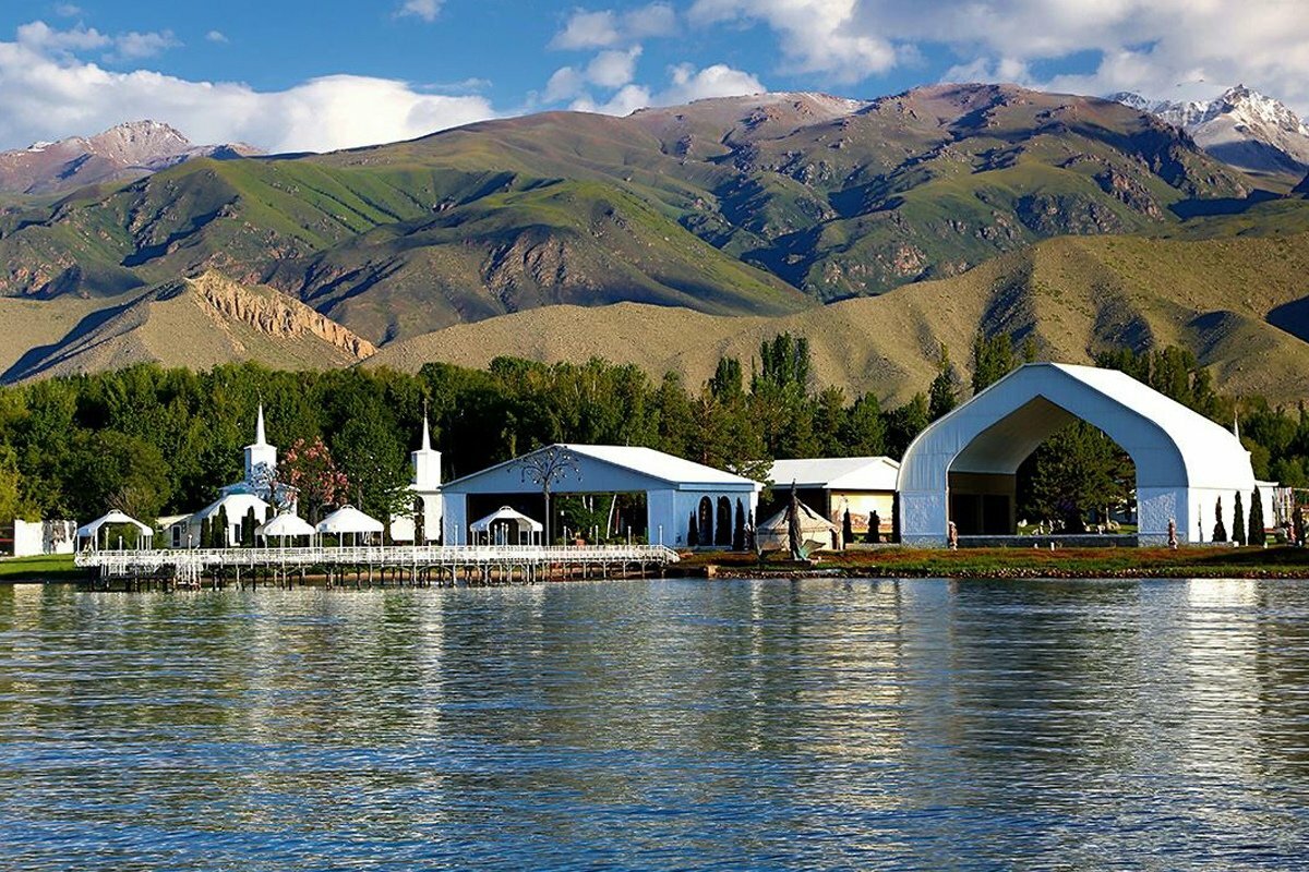 Озеро Иссык Куль Киргизия