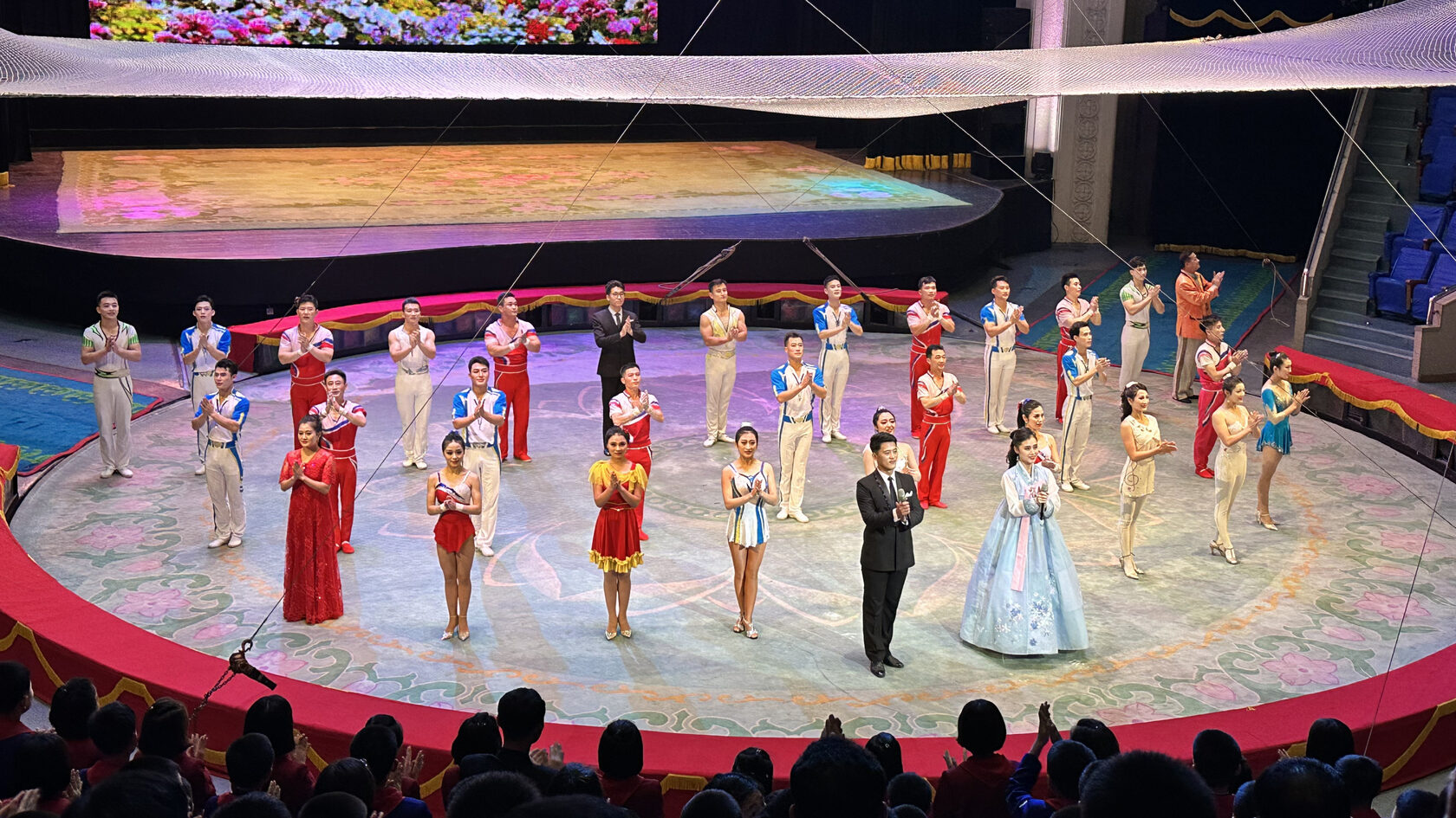 Цирк. Пхеньян. КНДР (Северная Корея)