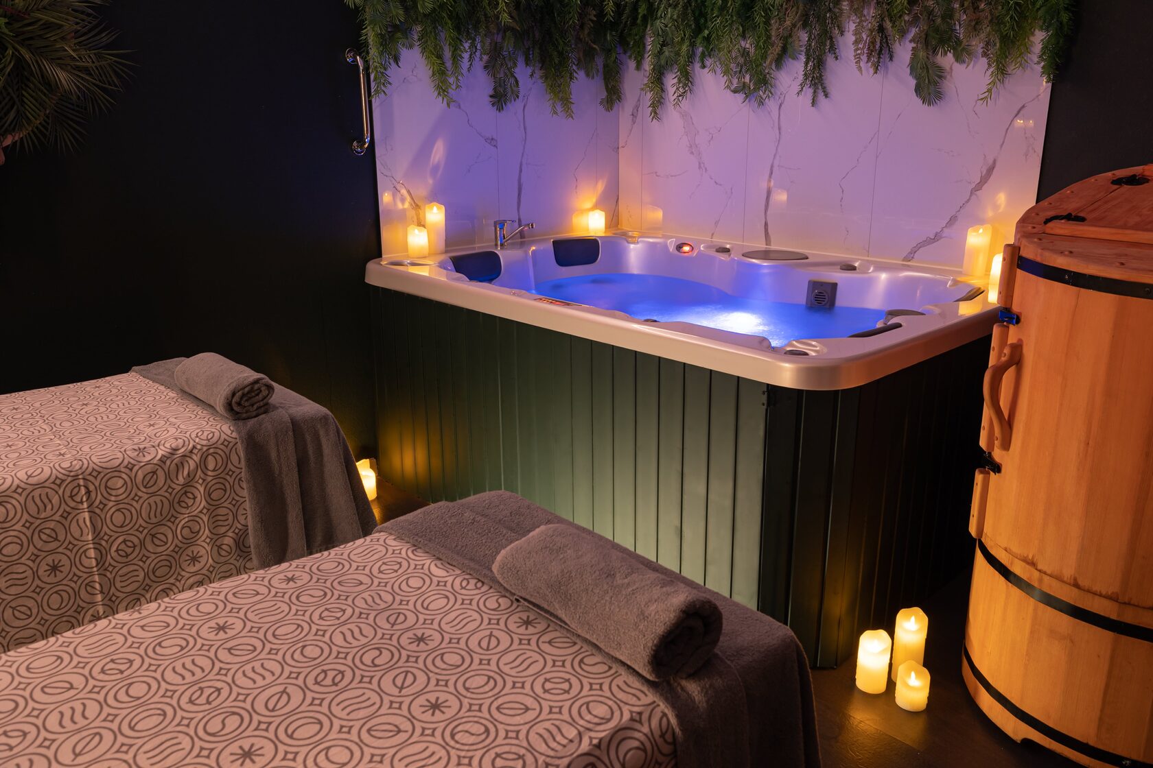 Біріккен Араб Әмірліктерінен алынған порно Қысқа шашты жалаңаш қыздардың видеолары