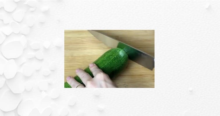 Приготовление омлета с кабачком и сыром на сковороде: шаг 1