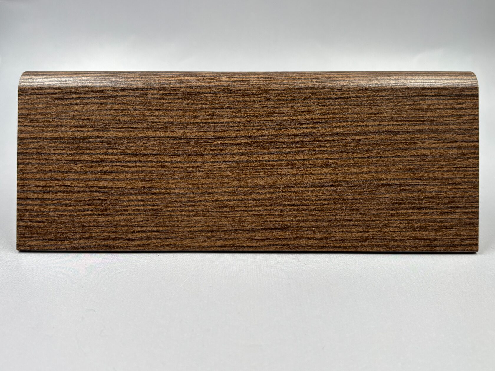 Плинтус МДФ под дерево, под дуб для ламината и паркета в Санкт-Петербурге (СПб)