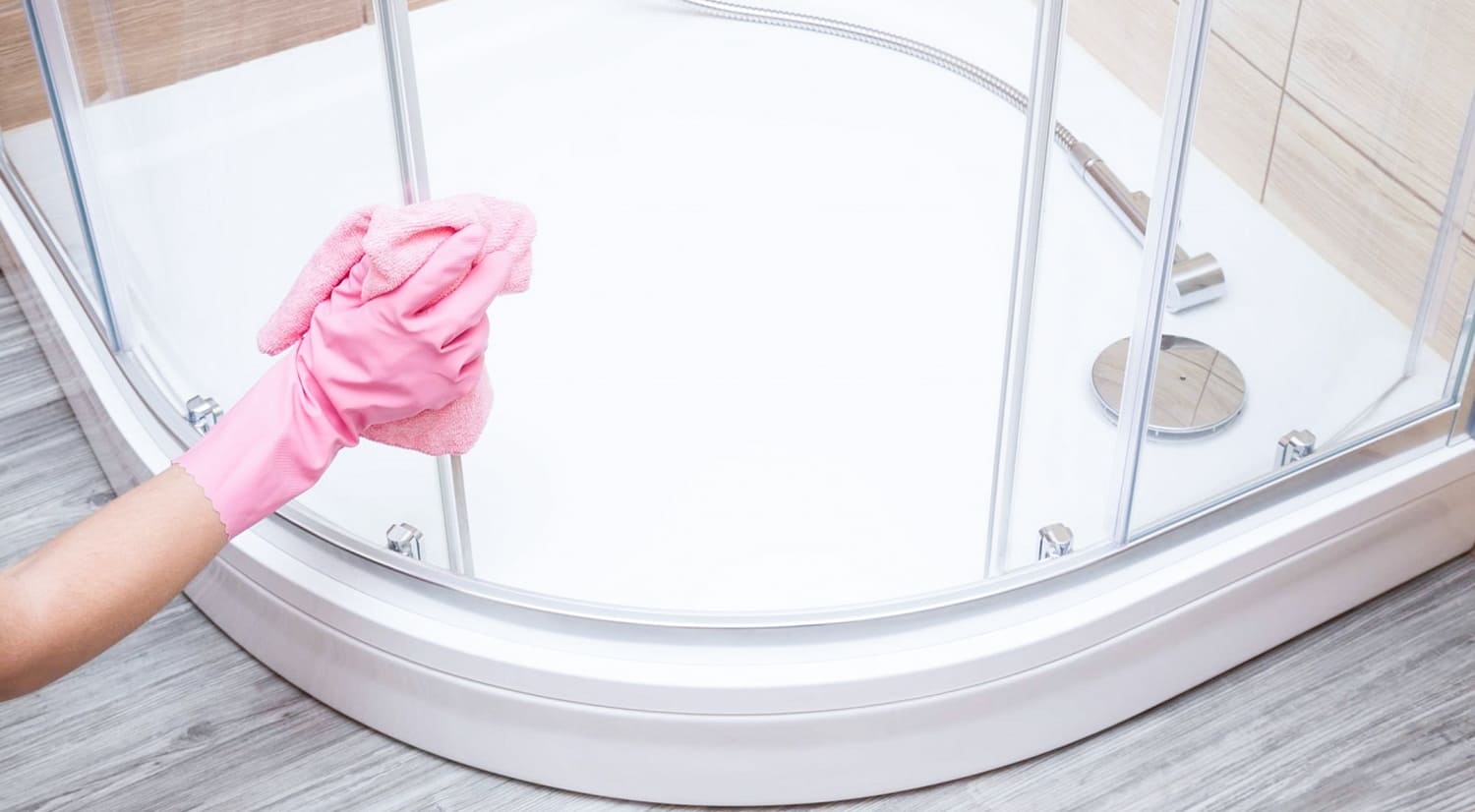 засор в душевой кабине сантехник