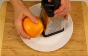 Приготовление оладий с тыквой на кефире: шаг 2