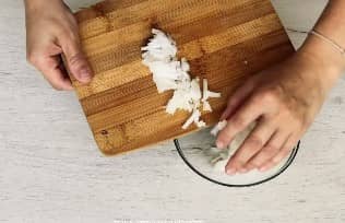 Приготовление закрытого пирога с грибами и картошкой в духовке: шаг 6