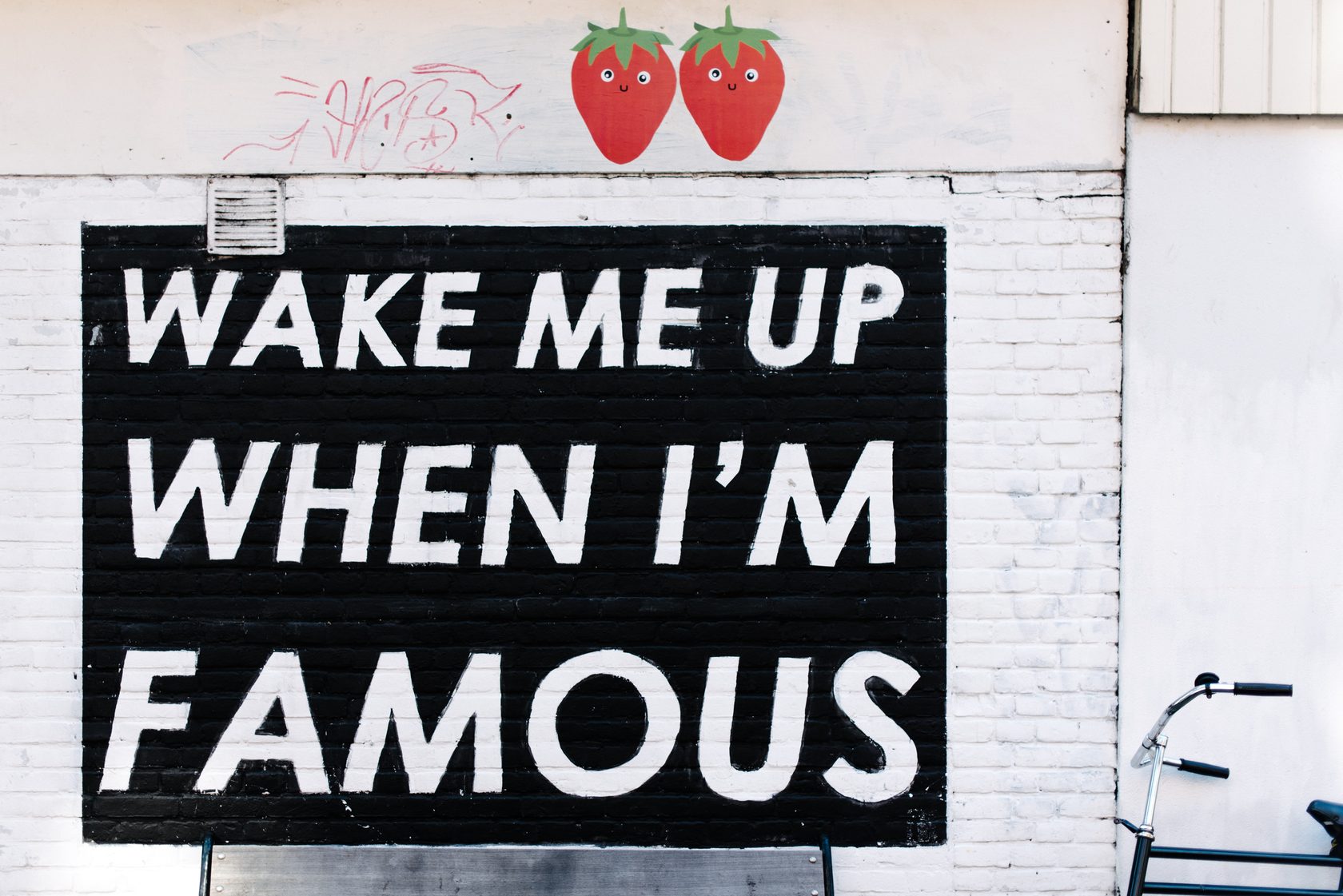 I m a famous. Слово waken. Famous bloggers. Сорри айм нот одежда. I m a famous.