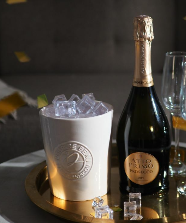 букет сухоцветов цвета фуксия в вазе