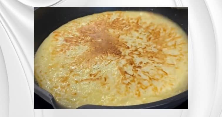 Приготовление ленивых хачапури с сыром сулугуни на сковороде: шаг 6