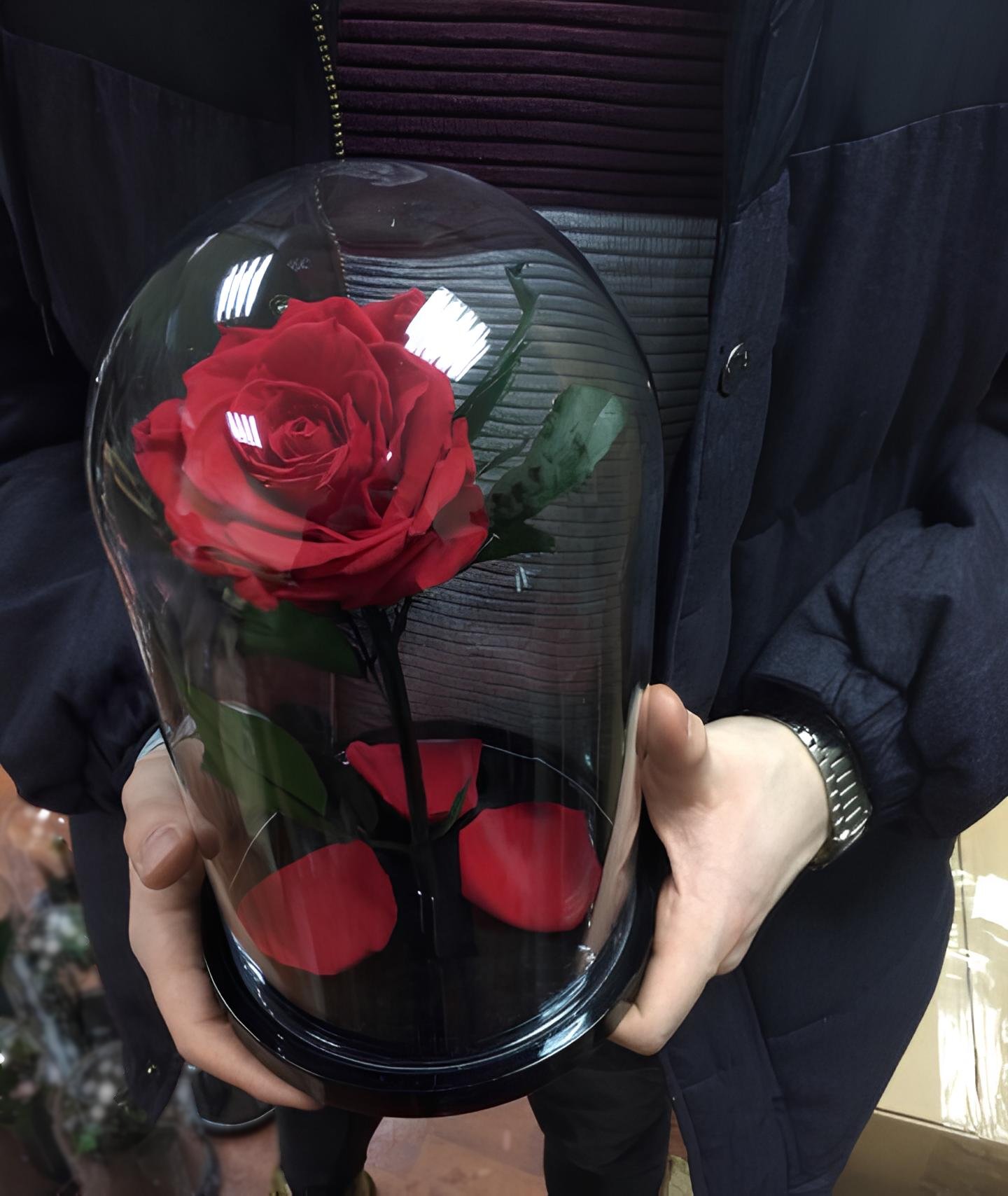 Роза в колбе - купить в Москве по выгодным ценам вечные розы