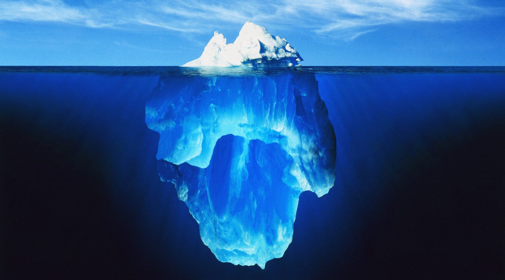 Illustratie ijsberg onder en boven water