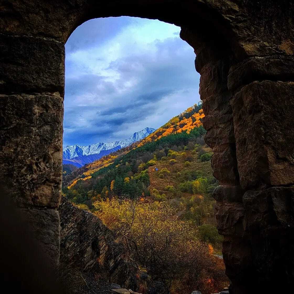 Горная арка в Ингушетии