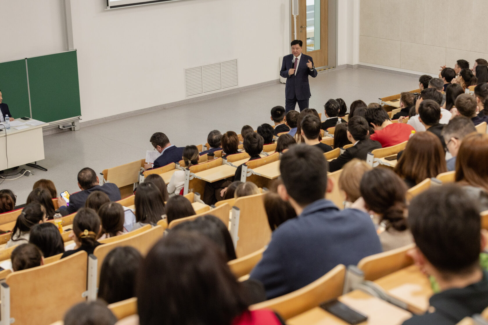 Интернеттегі бразилиялық олжа биінің бейнесі