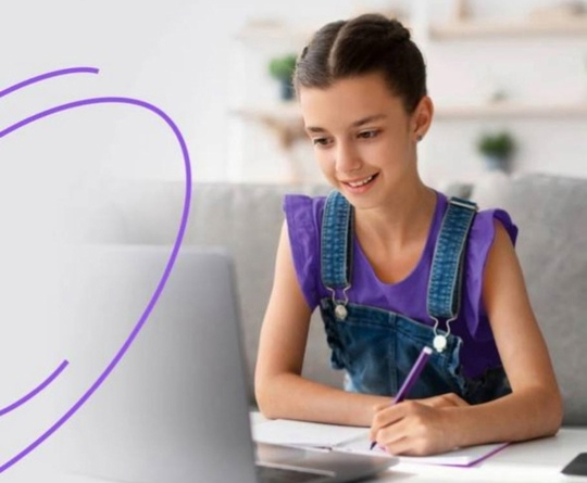 Ученица за компьютером