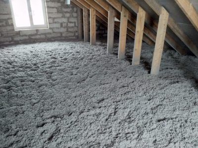 Эковата (целлюлозный утеплитель) на чердаке