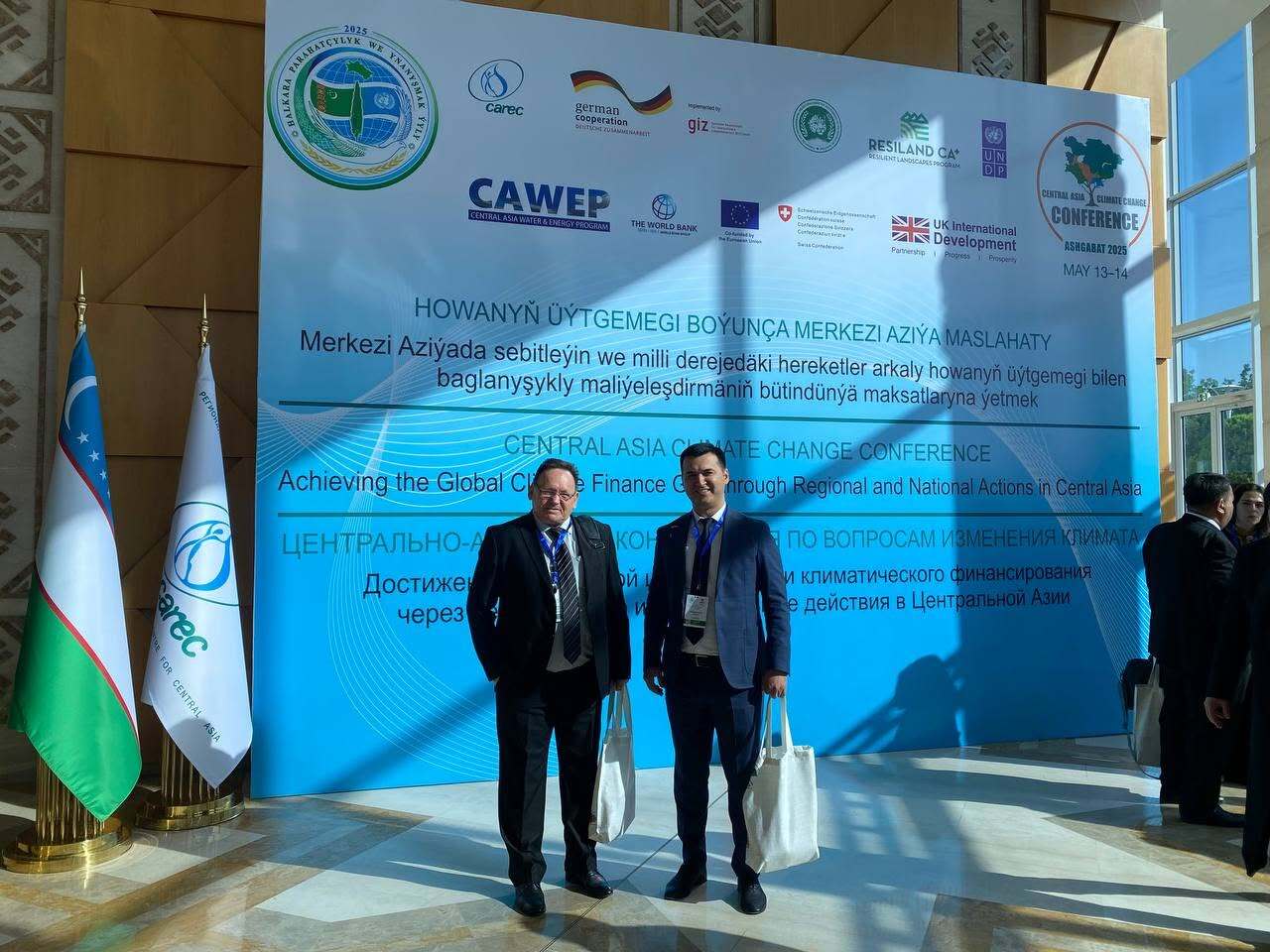 May be an image of 4 people, dais and text that says 'កមម ec perman HHHH giz giz= CAWEP NINSLAUAWEAD CHISMONAIFUM RESILAND CA+ ΣKO Intarnational Developmen Pethangho y_Μ CONFERENCE ASIGASAT200 MAY13-14 HOWANYNÜ ÜYTGEMEGI BO UNÇA MERKEZI AZIÝA Merkezi Aziyada sebitleyin we milli dereje däki hereketler arkaly ho yή üytgemegi bilen baglanyşykly maliyeleşdirmänin bütindünyã maksatlaryna CENTRAL ASIA Achieving AchievingtheGlobat the Global Finance CHANGECONFERENG ough onal and National UeHTPAЛbHO- AocTижe 4epe3 И iCentralAsia SON rec CENTRAL nO BOnPOCAM KлиmaTи4ecKoro фиHaHcиpoBaHиR AeйcTBиR UeHT A3ии'