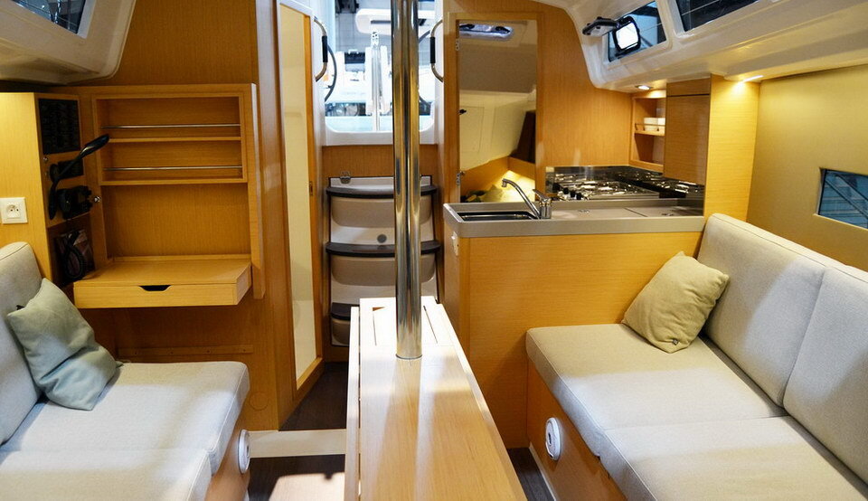 Парусная яхта Beneteau Oceanis 30.1 — Магия 30 футов