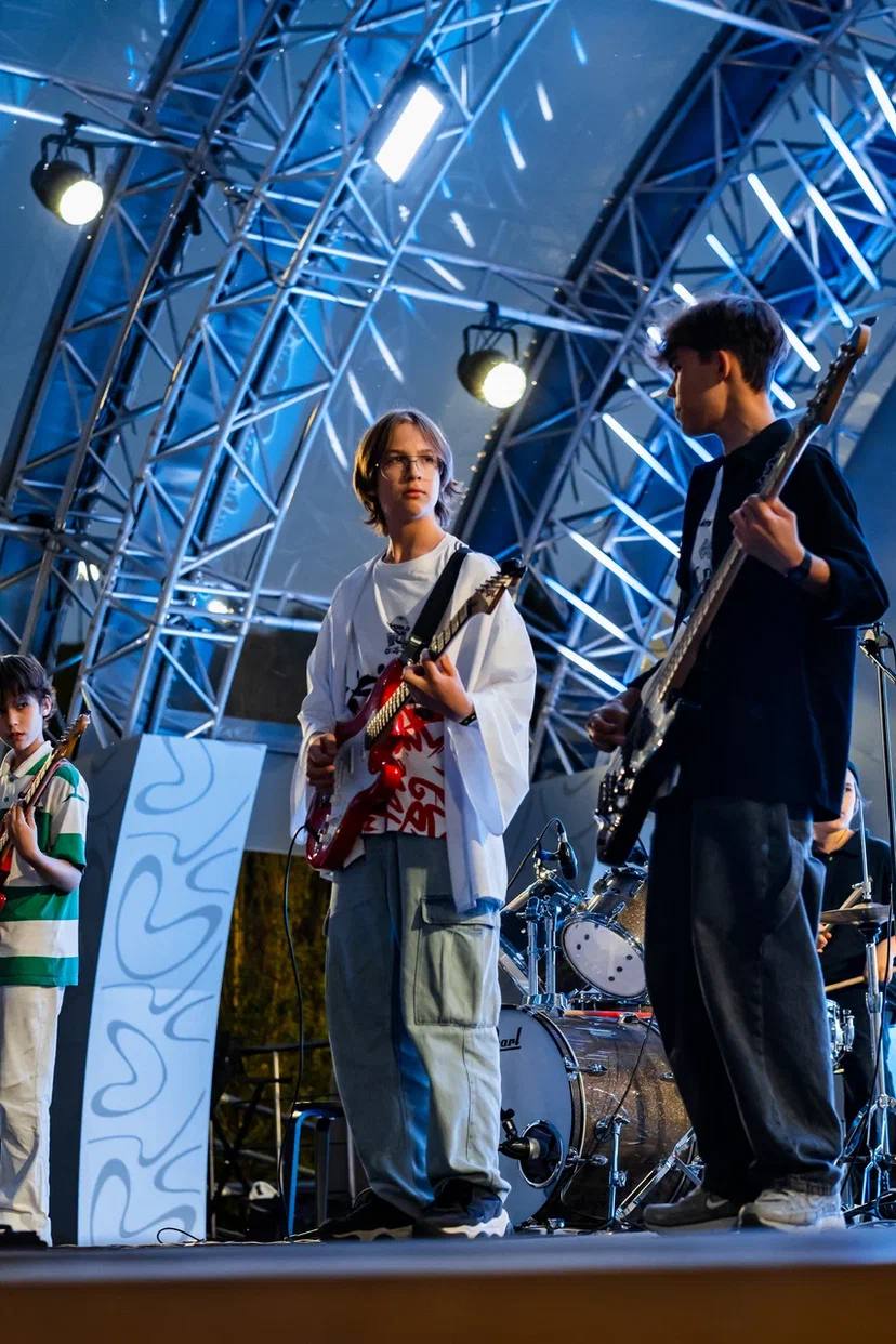 Күлдерді әйел етіп киіндіру