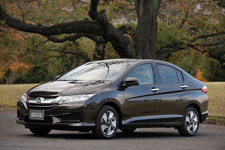 Honda Grace Hybrid 2015