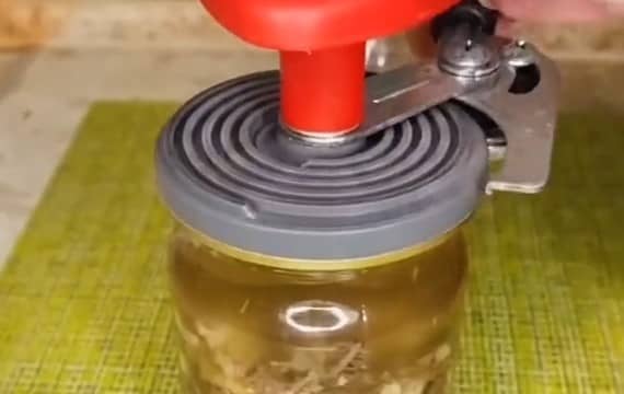 Приготовление холодца в банках: шаг 8