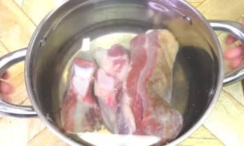 Приготовление борща из квашеной капусты: шаг 1