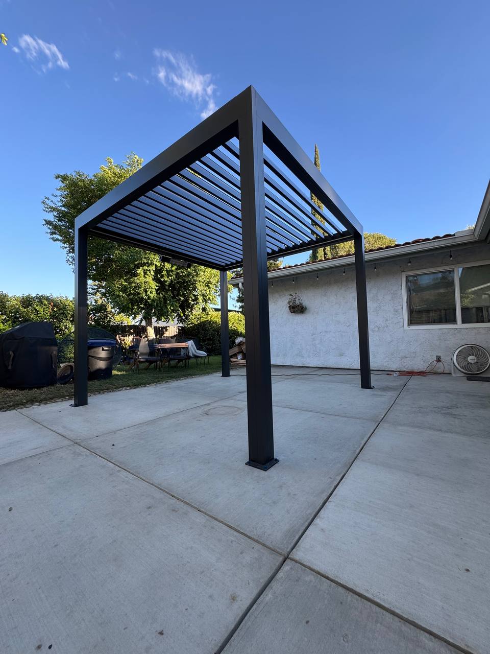 10x10 louvered pergola in Costa Mesa with roof louvers open