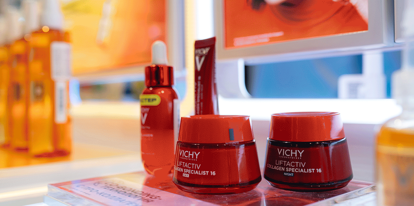 alt="Корнер премиальной косметики в золотом яблоке"