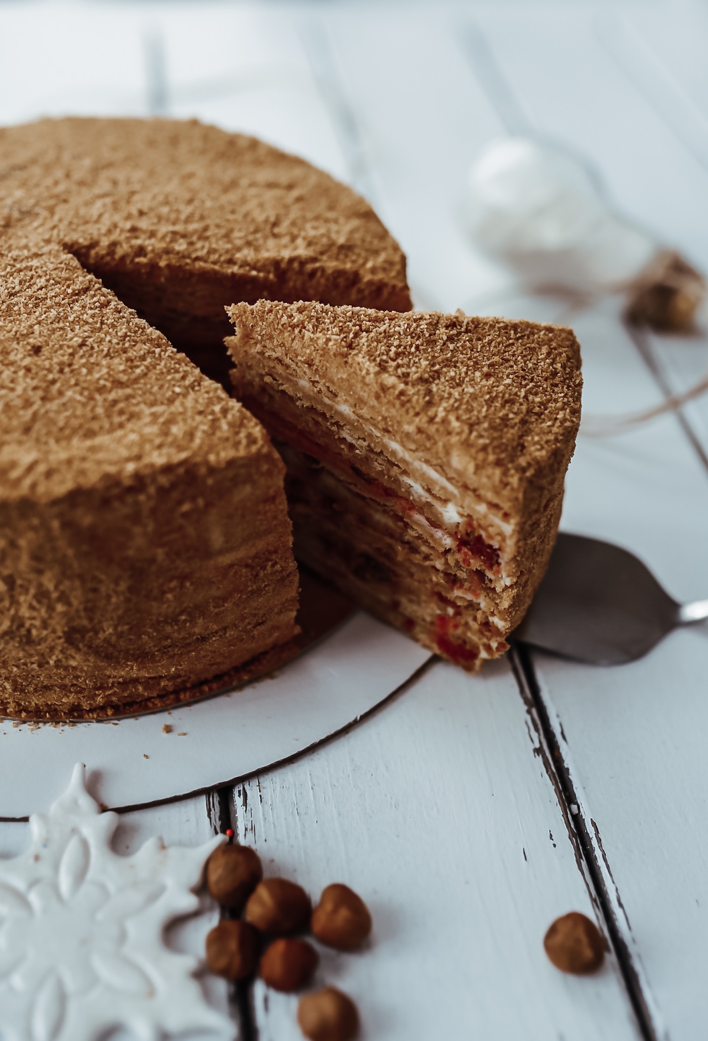 Медовый с брусникой и карамелью