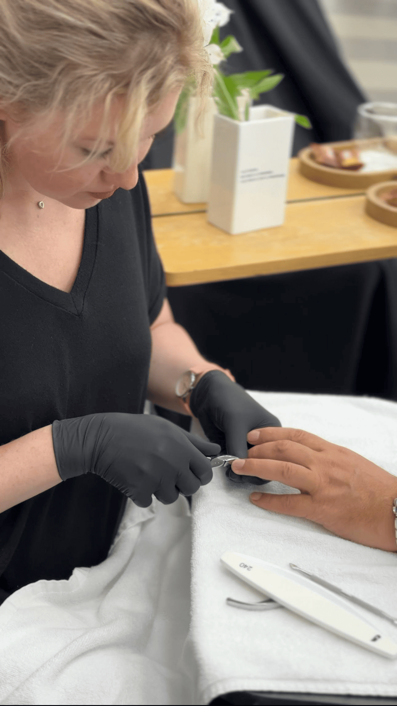 Сделать маникюр в Москве