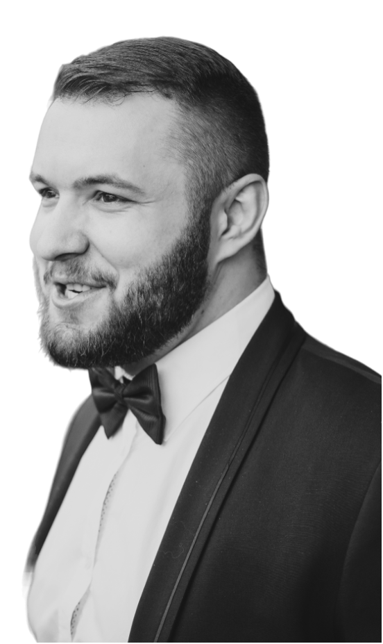 Ведущий Евгений