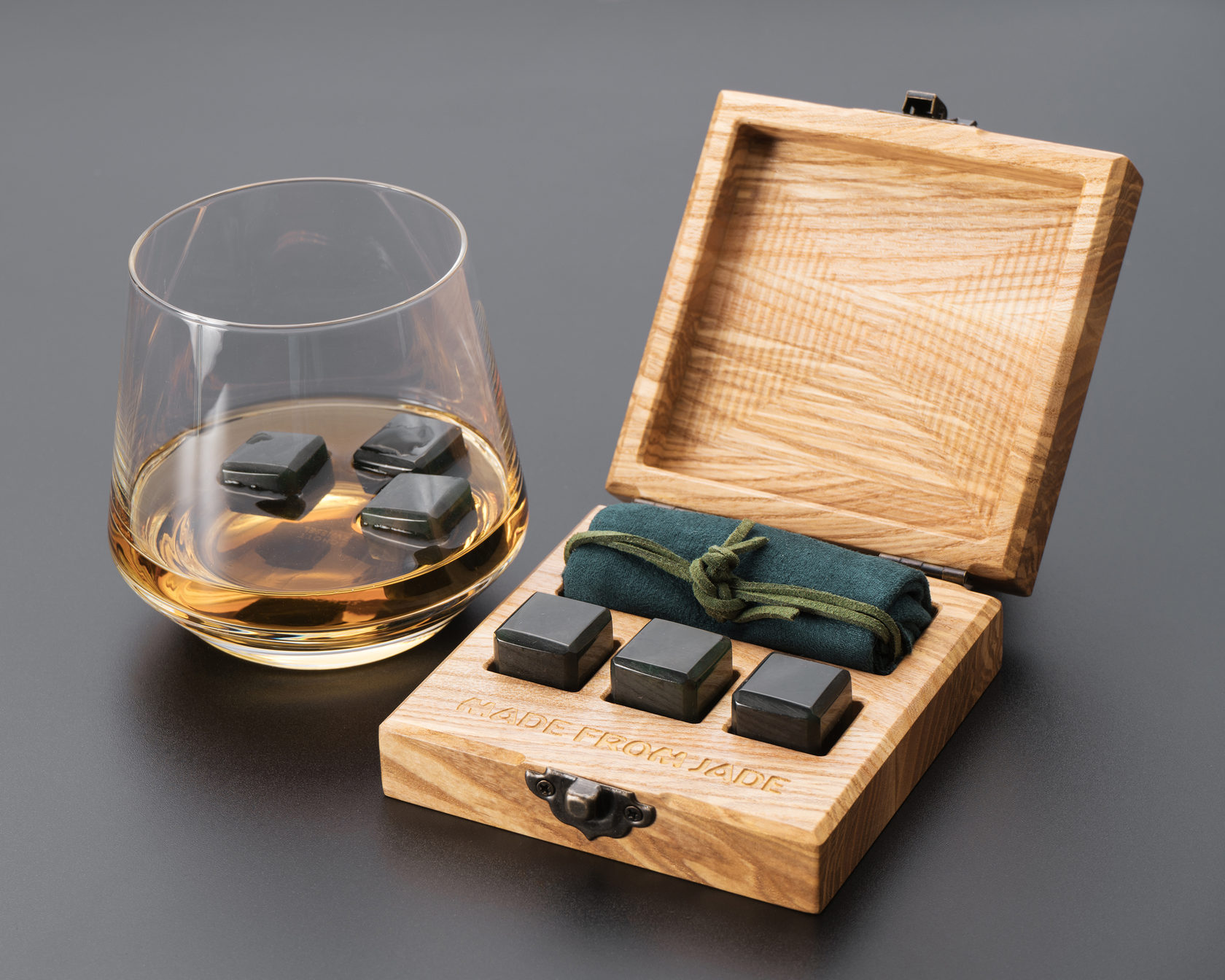 Набор для виски с камнями. Набор стакан и камни для виски. Набор для виски в подарок. Стаканы для виски с камнями.